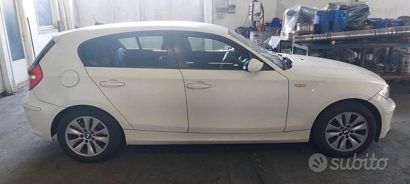 Usata BMW 120 163 CV (119 kW) 2009 Bianco Utilitaria