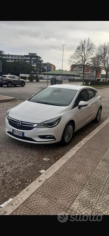 Usata Opel Astra 120 CV (88 kW) 2018 Bianco Berlina