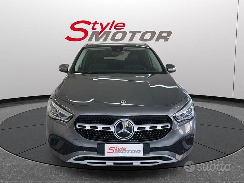 Grigio Usata 2021 Mercedes GLA180 Business SUV | 23.999 € (Super prezzo) - Immagine 1/3