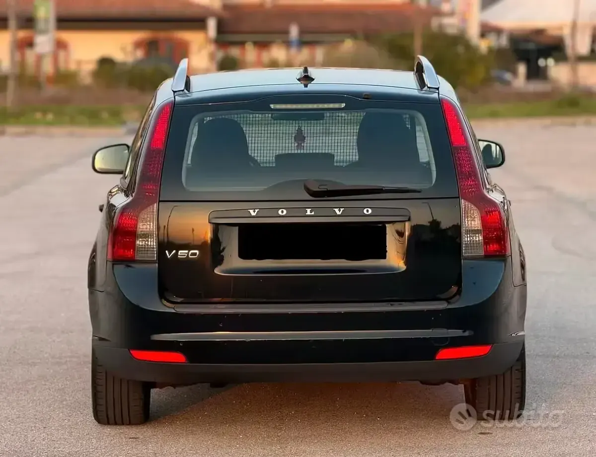 Usata Volvo V50 101 CV (74 kW) 2011 Nero Station wagon