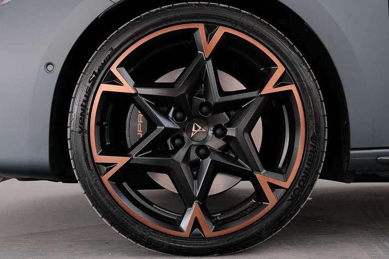 Usata Cupra Leon VZ 273 CV (200 kW) 2024 Grigio metallizzato Station wagon