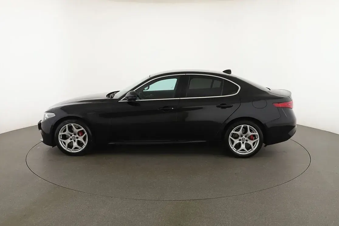 Begagnad Alfa Romeo Giulia Executive 160 HK (117 kW) 2020 Svart Sedan