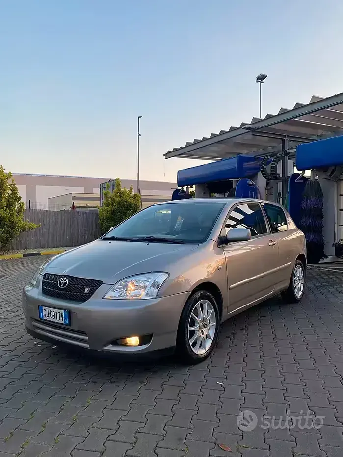 Usata Toyota Corolla 192 CV (141 kW) 2003 Grigio Berlina