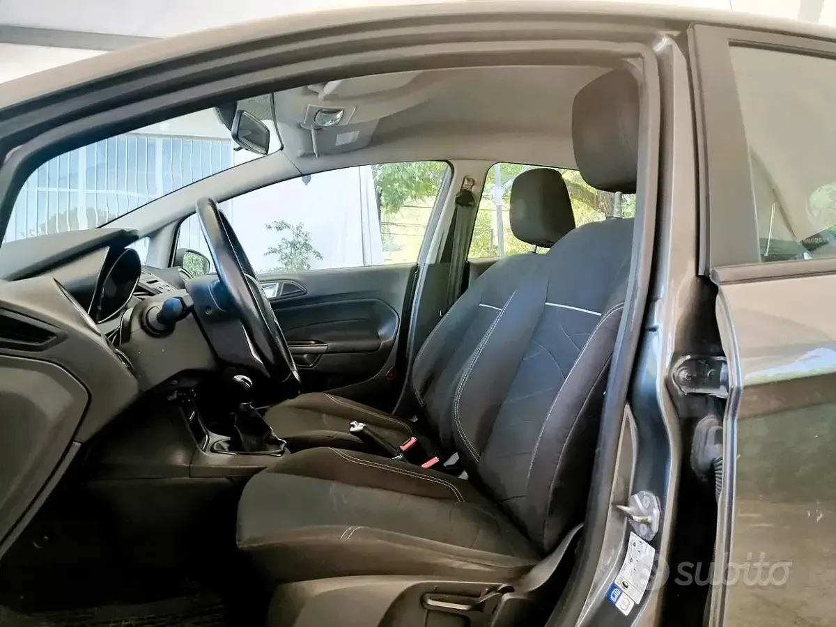 Usata Ford Fiesta S 60 CV (44 kW) 2016 Grigio Utilitaria