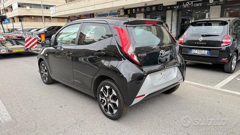 Usata Toyota Aygo Connect Style 72 CV (52 kW) 2020 Nero Utilitaria