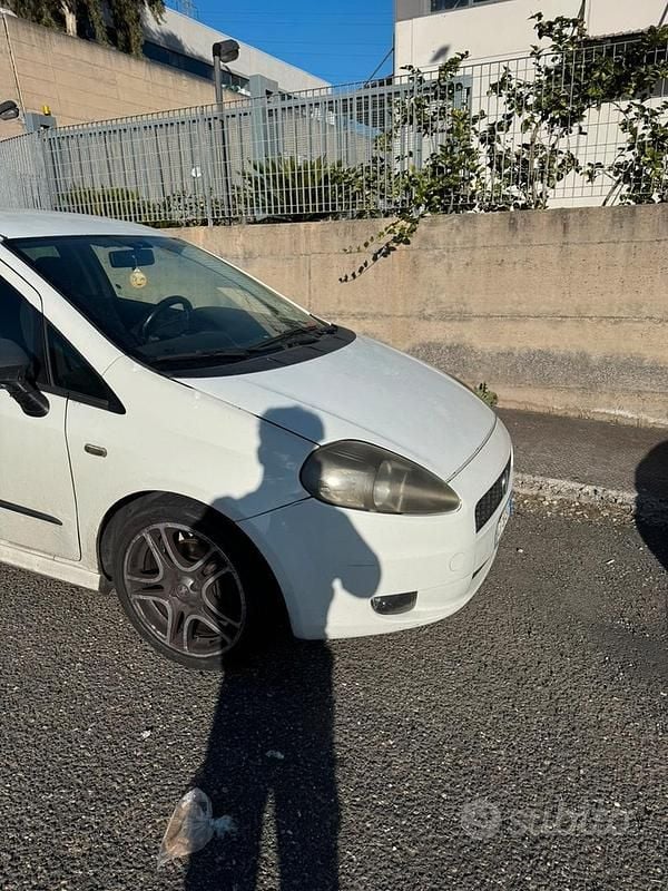 Begagnad Fiat Grande Punto 90 HK (66 kW) 2009 Halvkombi