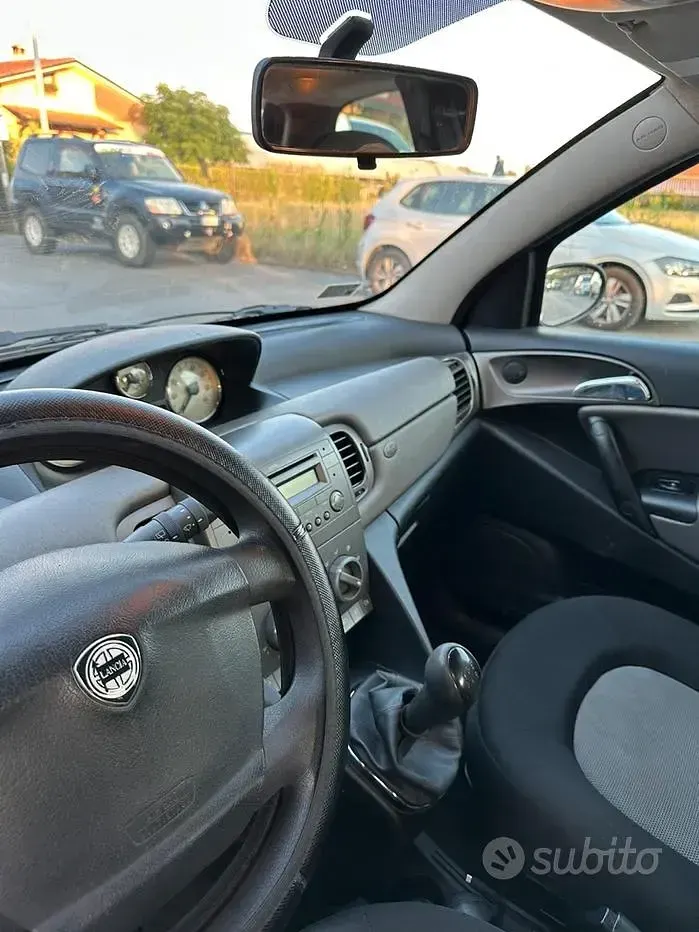 Usata Lancia Ypsilon 69 CV (50 kW) 2004 Nero Utilitaria