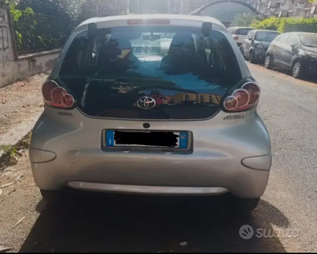 Usata Toyota Aygo Connect Style 68 CV (50 kW) 2011 Grigio Utilitaria