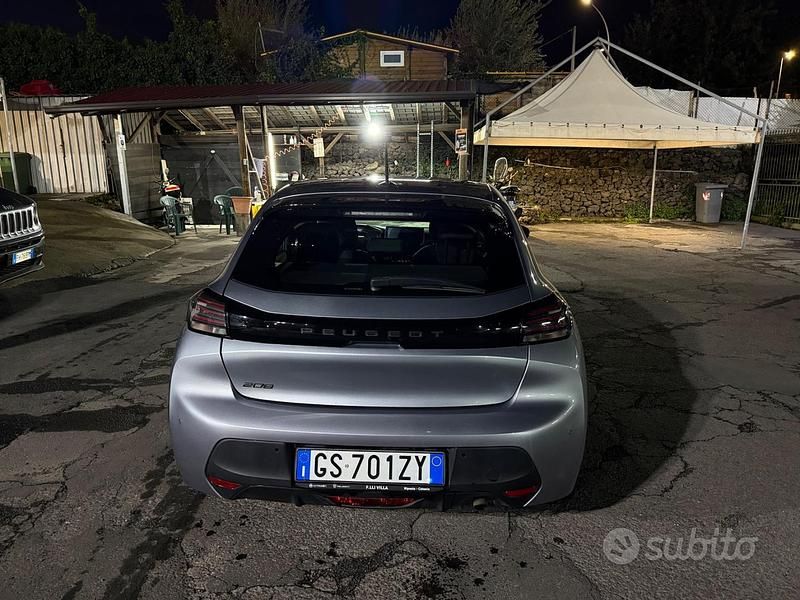 Usata Peugeot 208 102 CV (75 kW) 2024 Utilitaria