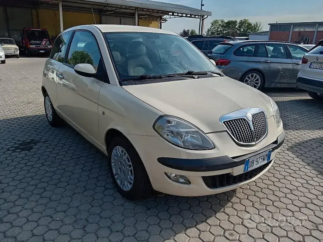 Usata Lancia Ypsilon 70 CV (51 kW) 2006 Beige Utilitaria
