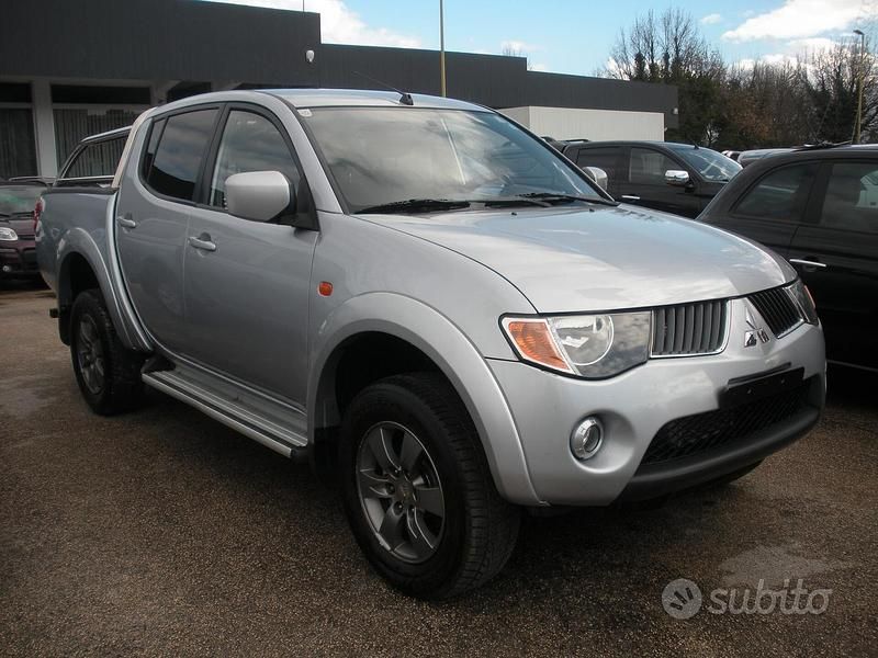Usata Mitsubishi L200 Intense 136 CV (100 kW) 2011 Grigio Pick-up
