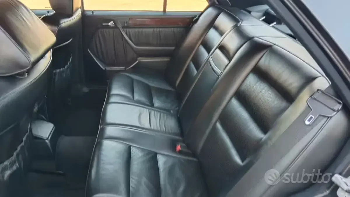 Usata Mercedes 200 122 CV (89 kW) 1991 Nero Berlina