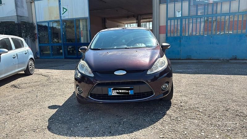 Usata Ford Fiesta Titanium 95 CV (69 kW) 2011 Marrone Utilitaria