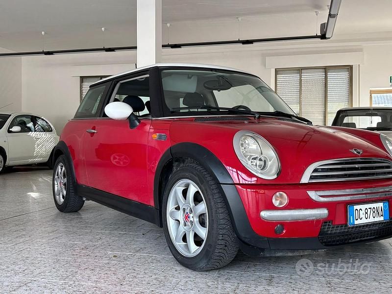 Begagnad Mini ONE 2006 Röd Halvkombi