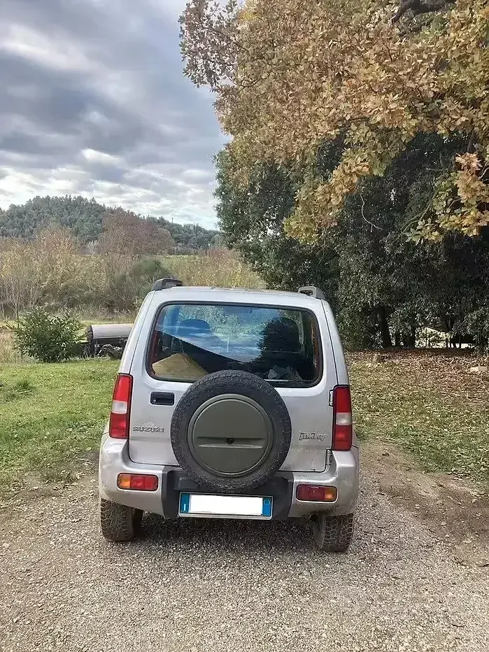 Usata Suzuki Jimny 86 CV (63 kW) 2006 Grigio SUV