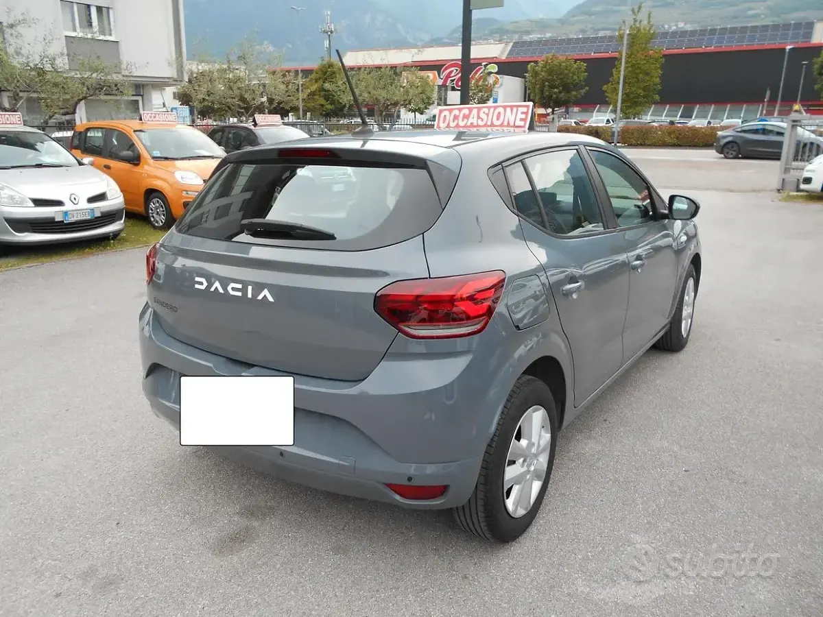 Usata Dacia Sandero 101 CV (74 kW) 2023 Grigio Utilitaria