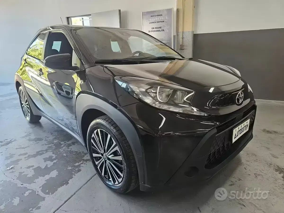 Usata Toyota Aygo X Lounge 72 CV (52 kW) 2025 Nero SUV