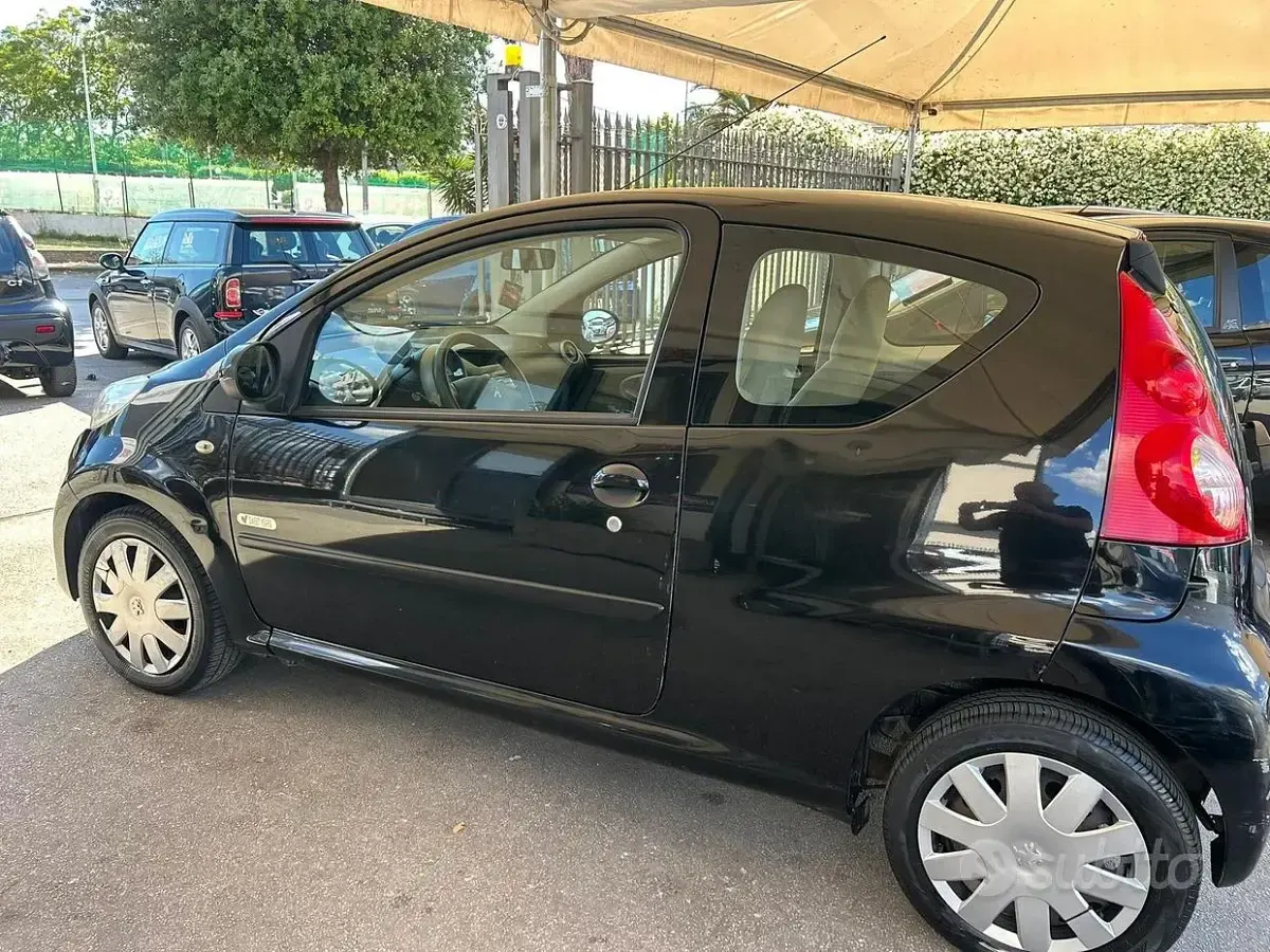 Usata Peugeot 107 68 CV (50 kW) 2008 Nero Utilitaria