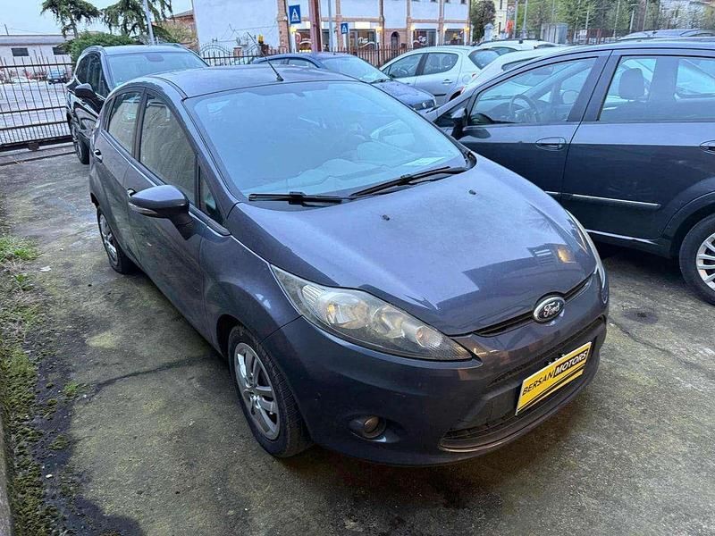 Usata Ford Fiesta 69 CV (50 kW) 2011 Grigio Utilitaria