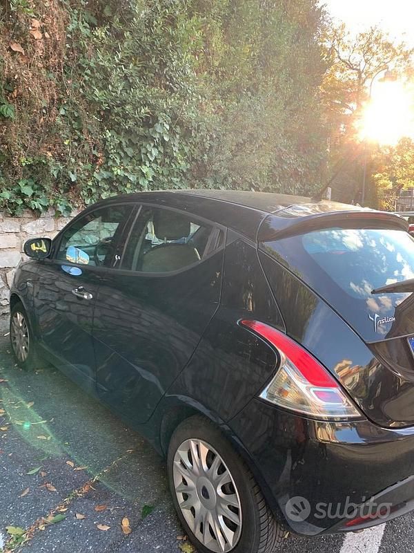 Usata Lancia Ypsilon 69 CV (50 kW) 2016 Nero Utilitaria