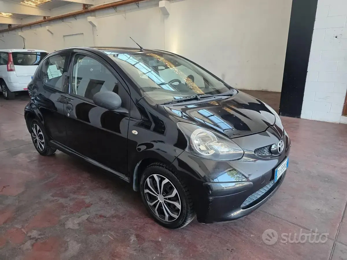 Usata Toyota Aygo Sol 68 CV (50 kW) 2007 Nero Utilitaria