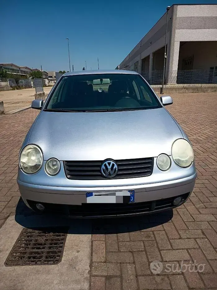Usata VW Polo 64 CV (47 kW) 2004 Grigio Utilitaria