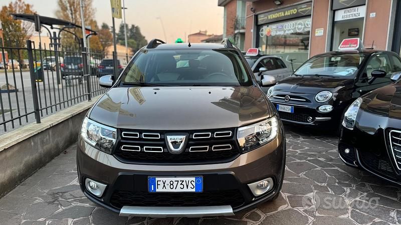 Marrone Usata 2019 Dacia Sandero Acces Tre volumi | 8400 € (Buon prezzo) - Immagine 1/4