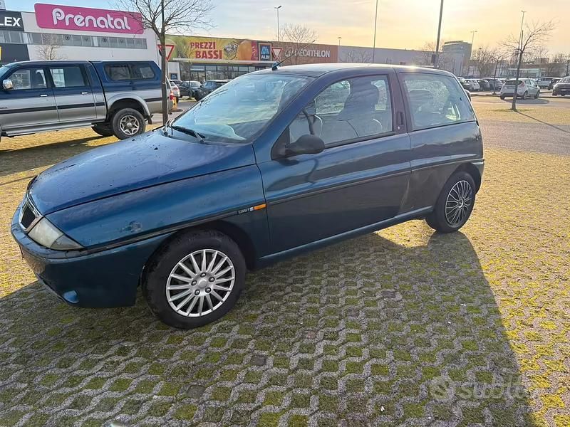 Usata Lancia Ypsilon 60 CV (44 kW) 2000 Blu Utilitaria