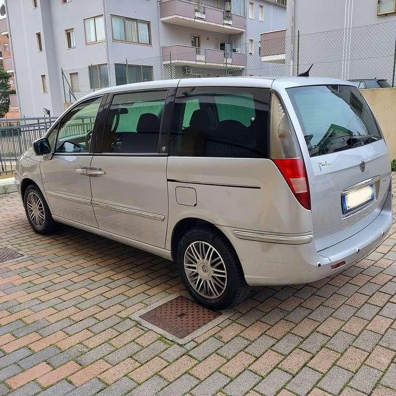 Usata Lancia Phedra 136 CV (100 kW) 2011 Argento Monovolume