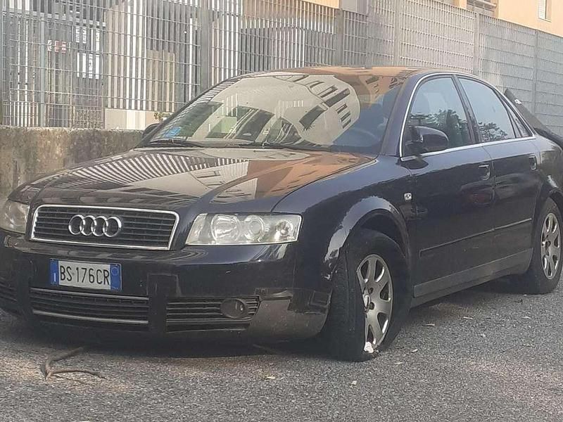Usata Audi A4 Ambiente 131 CV (96 kW) 2001 Blu/azzurro Berlina