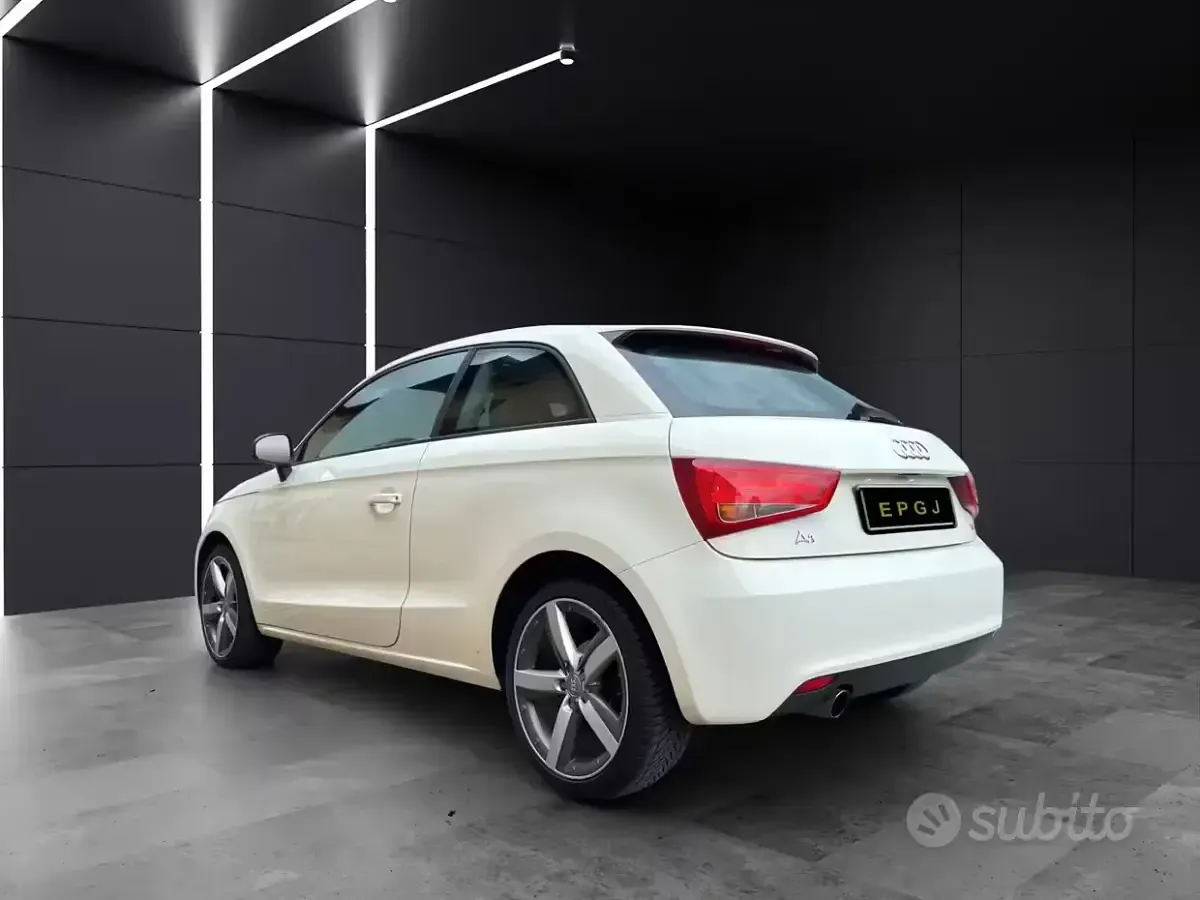 Usata Audi A1 Ambition 90 CV (66 kW) 2011 Bianco Utilitaria