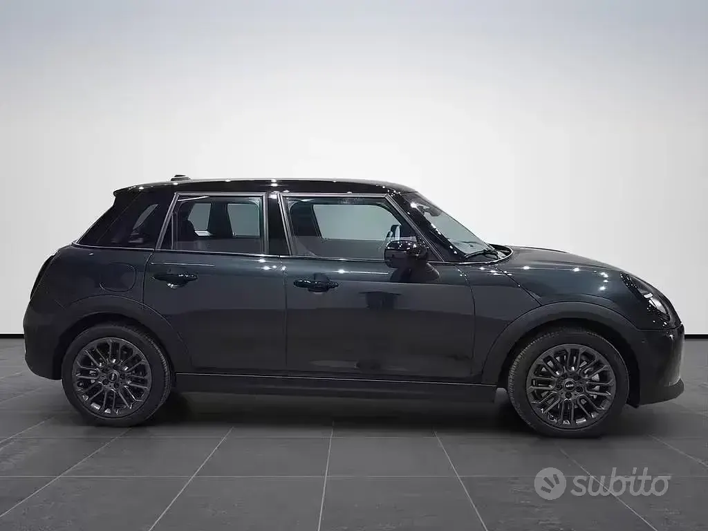 Nuova Mini Cooper Classic 114 kW (156 CV) 2026 Nero Utilitaria