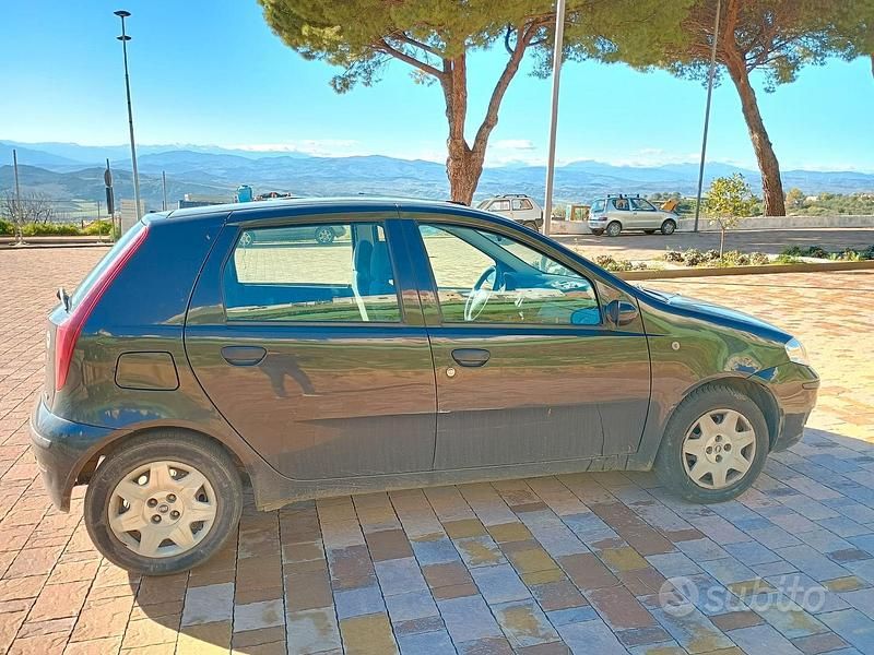 Usata Fiat Punto 70 CV (51 kW) 2006 Nero Berlina