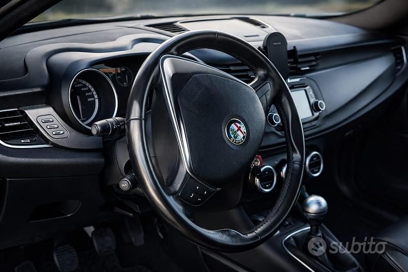 Usata Alfa Romeo Giulietta Distinctive 105 CV (77 kW) 2014 Nero Utilitaria
