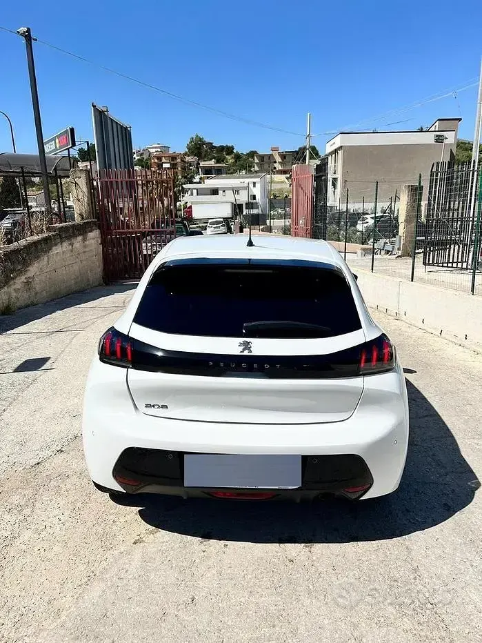 Usata Peugeot 208 102 CV (75 kW) 2023 Bianco Utilitaria