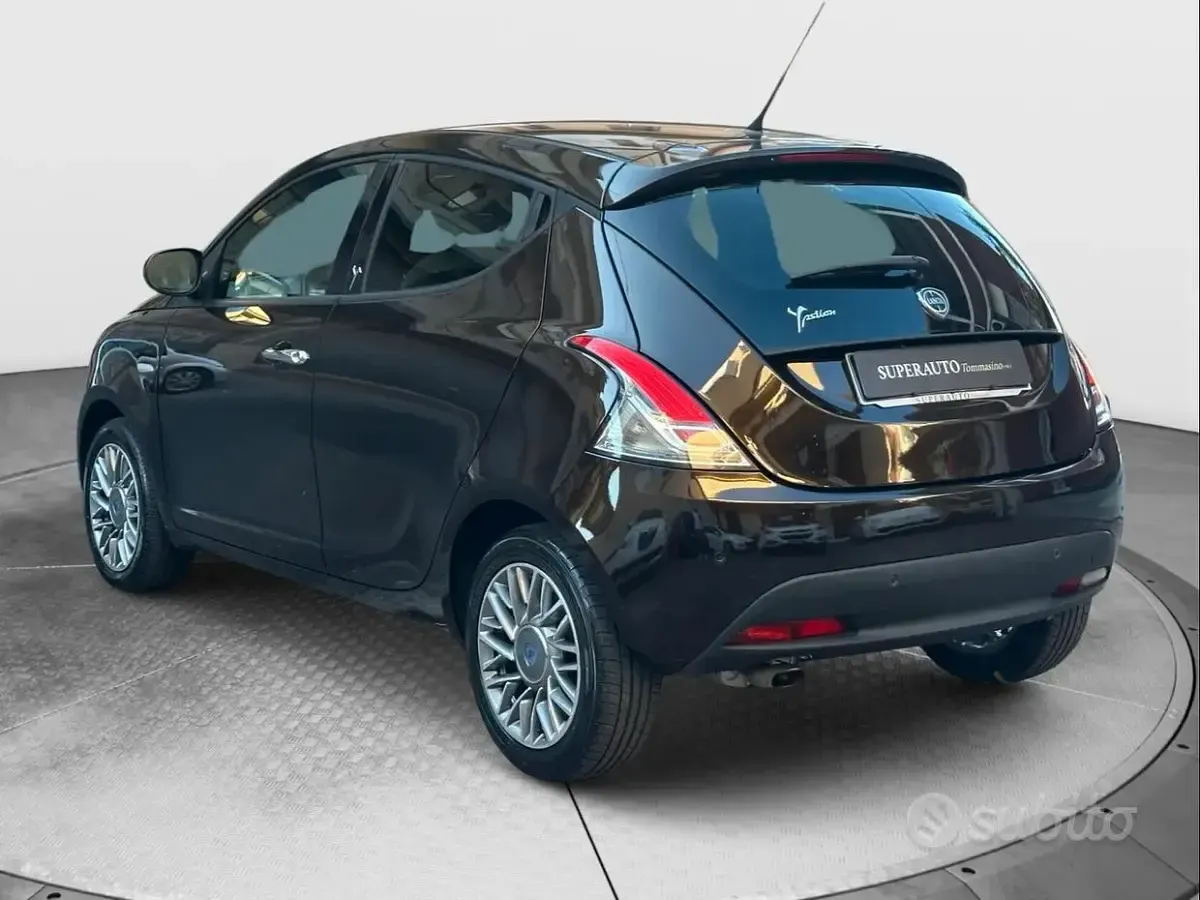 Usata Lancia Ypsilon 69 CV (50 kW) 2013 Marrone Utilitaria