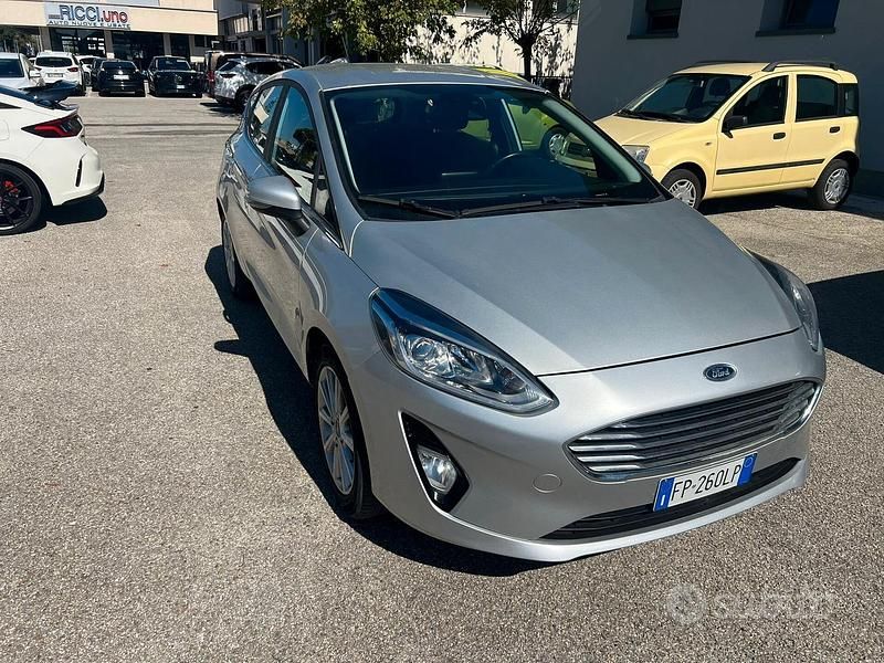 Usata Ford Fiesta Titanium 86 CV (63 kW) 2018 Grigio Utilitaria