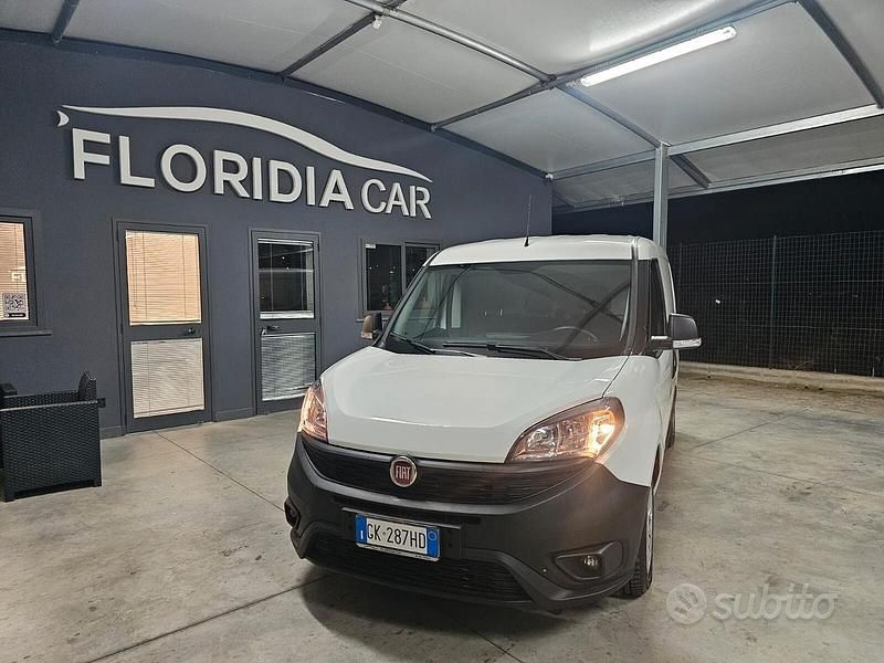 Bianco Usata 2022 Fiat Doblò Monovolume | 13.990 € (Buon prezzo) - Immagine 1/4