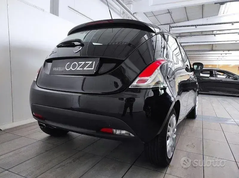 Usata Lancia Ypsilon Silver 69 CV (50 kW) 2013 Nero Utilitaria