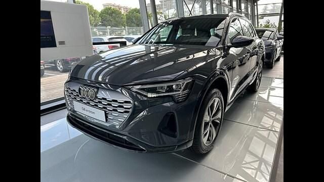 Usata Audi Q8 e-tron Ambiente 250 kW (340 CV) 2023 Grigio SUV