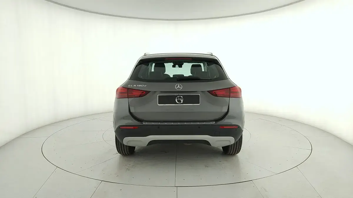 Usata Mercedes GLA180 Advanced 116 CV (85 kW) 2025 Grigio SUV