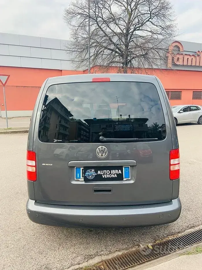 Usata VW Caddy Comfortline 102 CV (75 kW) 2011 Grigio Monovolume