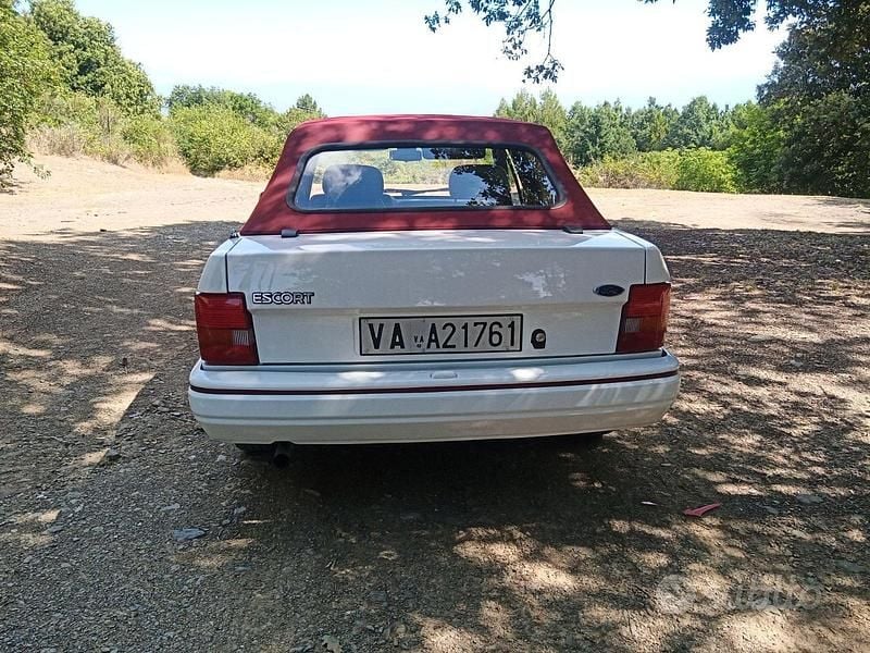 Usata Ford Escort Cabriolet Ghia 75 CV (55 kW) 1988 Bianco Cabrio