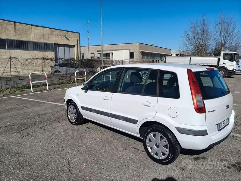 Usata Ford Fusion 68 CV (50 kW) 2009 Bianco Utilitaria