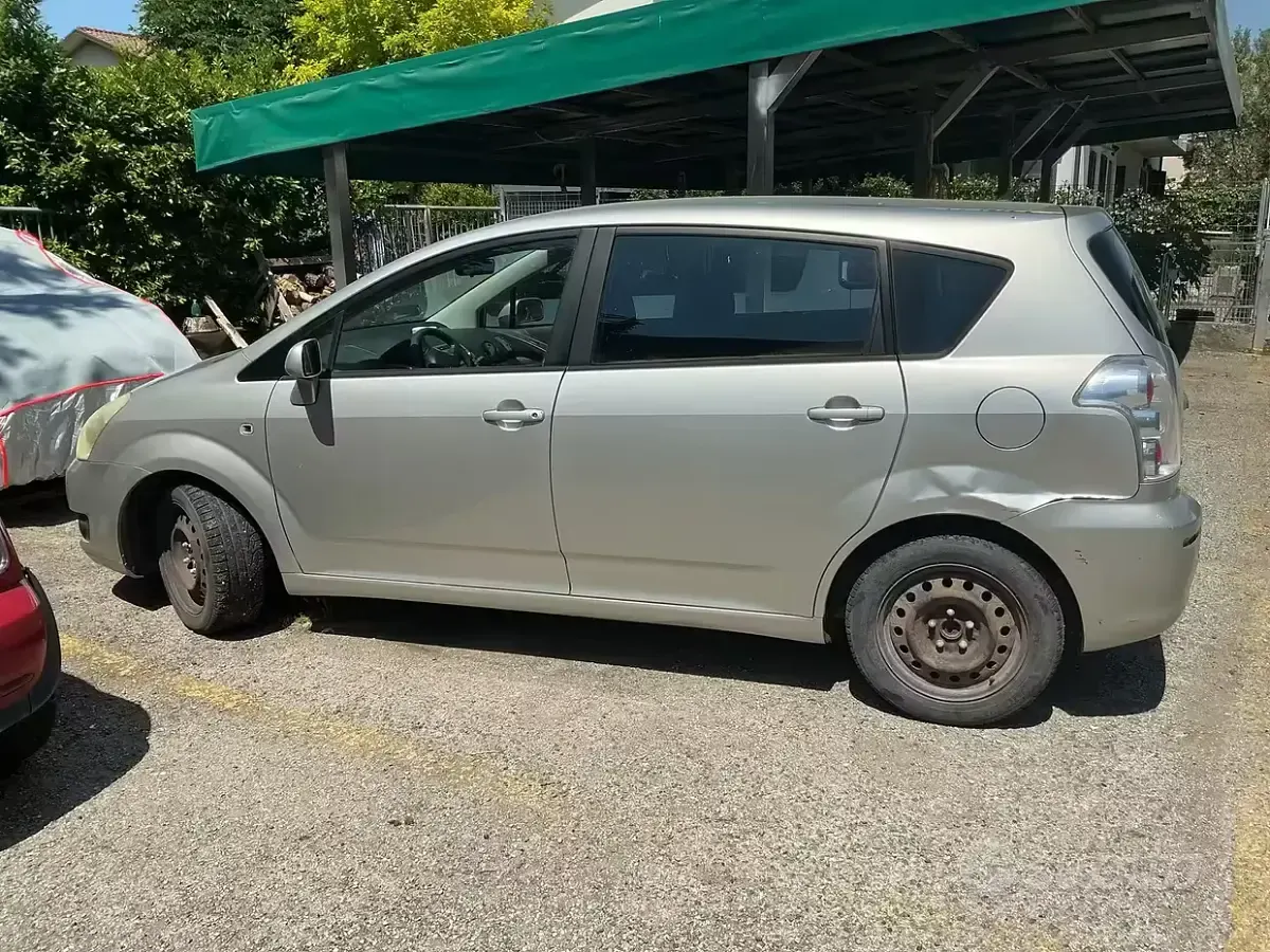 Usata Toyota Corolla Verso 136 CV (100 kW) 2009 Grigio Monovolume