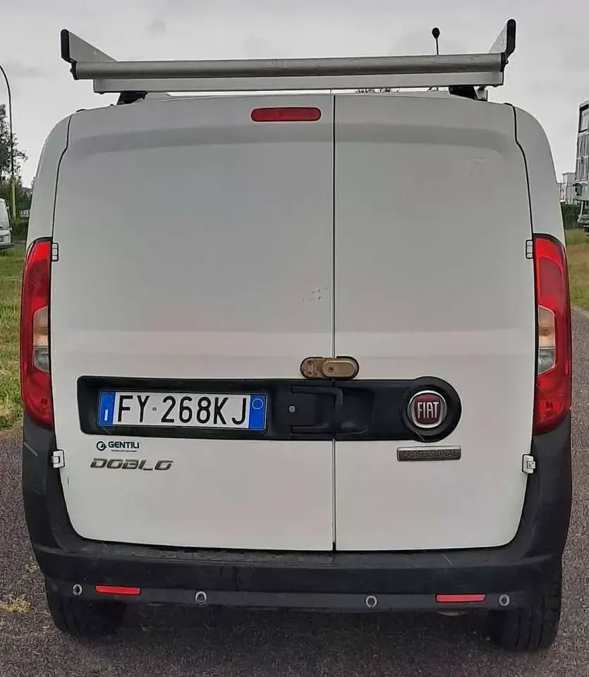 Usata Fiat Doblò 105 CV (77 kW) 2019 Bianco Monovolume