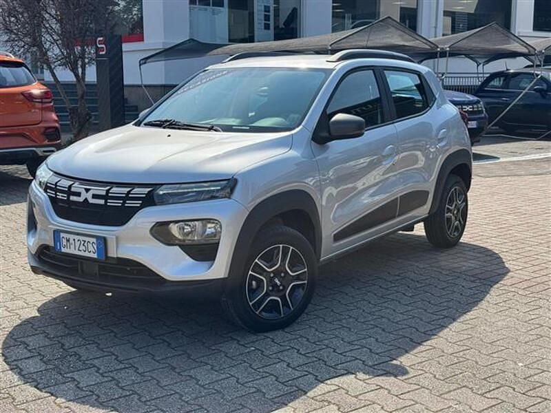 Usata Dacia Spring Comfort 33 kW (45 CV) 2023 Grigio chiaro Utilitaria