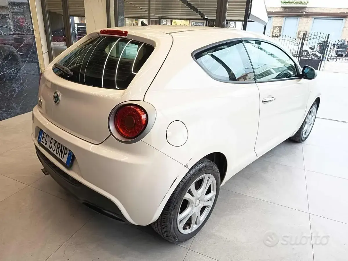 Usata Alfa Romeo MiTo Distinctive 105 CV (77 kW) 2011 Bianco Utilitaria