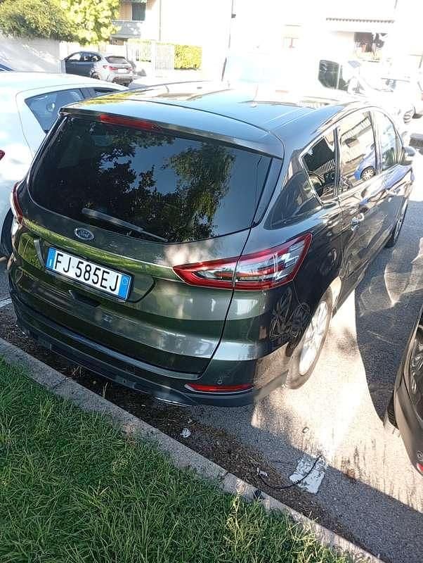 Grigio Usata 2017 Ford S-MAX Business Edition Monovolume | 14.500 € (Buon prezzo) - Immagine 1/4