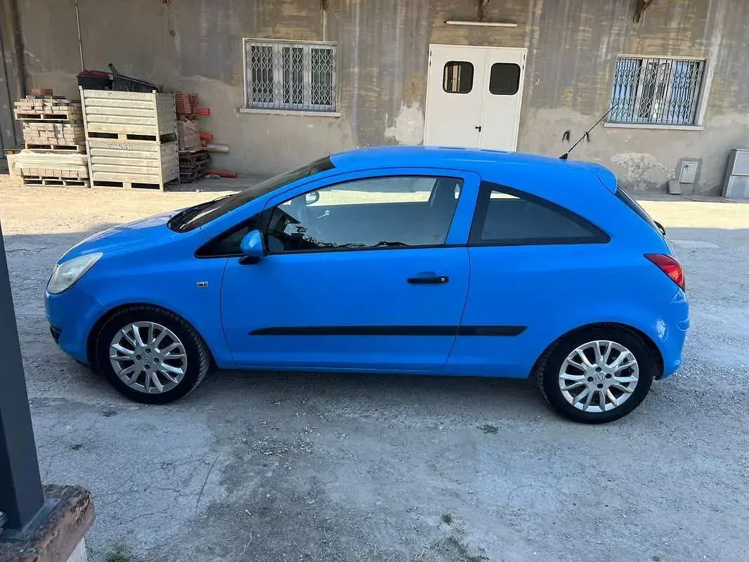 Usata Opel Corsa Enjoy 90 CV (66 kW) 2007 Blu/azzurro Utilitaria